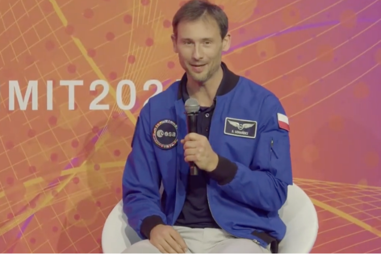 From the Summit Stage to the Stars: Sławosz Uznański-Wiśniewski Launches into Space